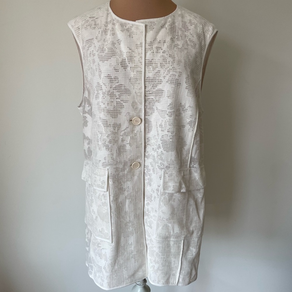 St. John Off White Floral Sleeveless Laser Cut Mixed Media Pre-Fall 2018 Vest XL